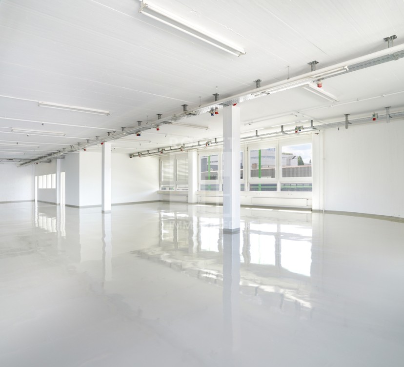 Locaux artisanaux d\'env. 250 m2 au 4ème étageCraft premises of approx. 250m2 on 4th floor