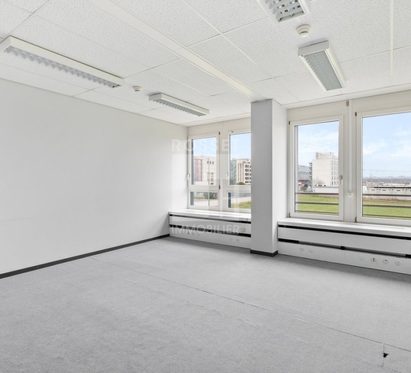 240 m2 - Bureaux au 1er étage240 m2 - Offices on the 1st floor