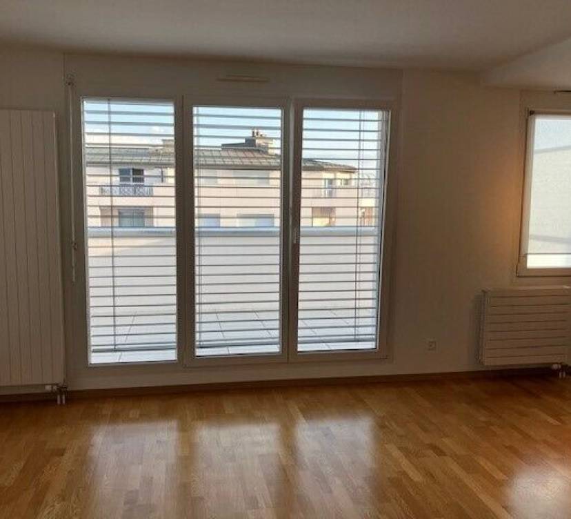 Appartement de 4 pièces au 8ème étage - ATTIQUE